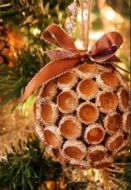 ёлочное украшение из природных материалов