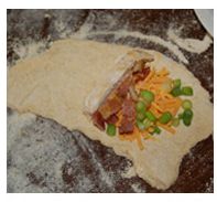 сосиска с овощами в тесте