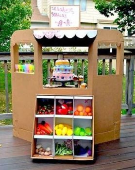 торговое место из картонных коробок